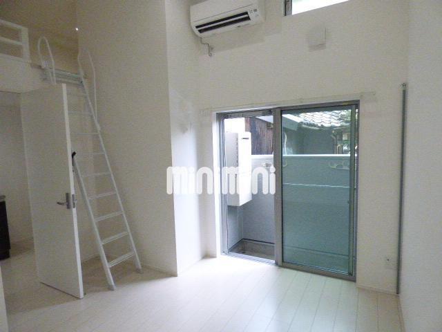 居室・リビング　天井高いですよ