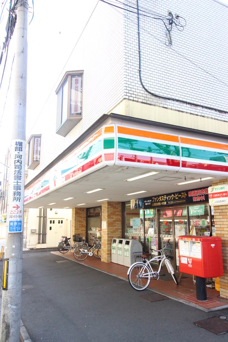 コンビニ　セブンイレブン（コンビニ）まで300m
