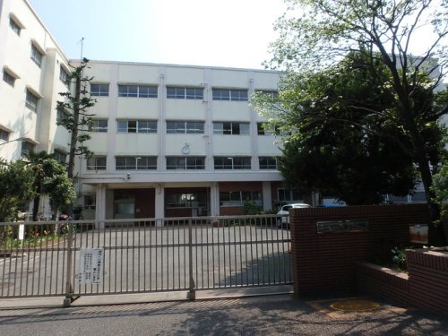 中学校　横浜市立青葉台中学校（中学校）まで593m
