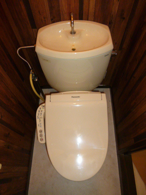 トイレ　ウォシュレット付き