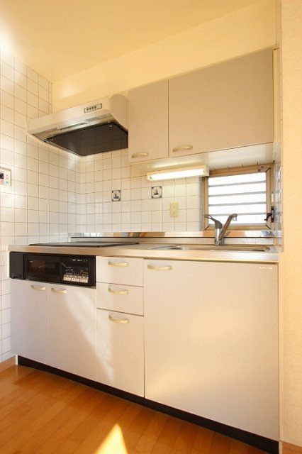 キッチン　同物件別号室の写真