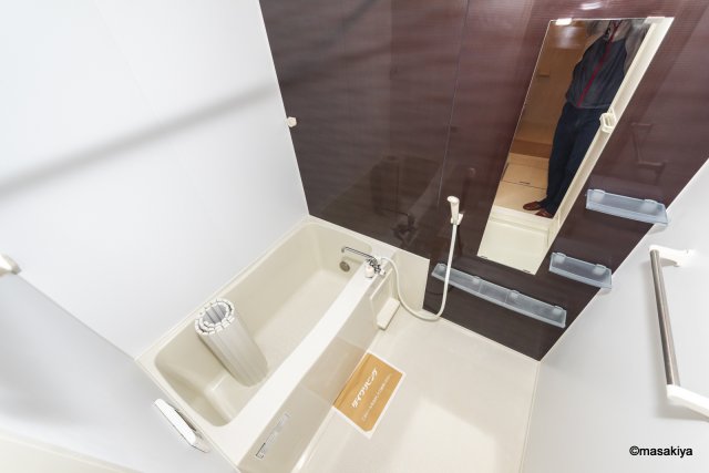 バス・シャワールーム　お風呂　追い焚き・浴室乾燥機付きです。