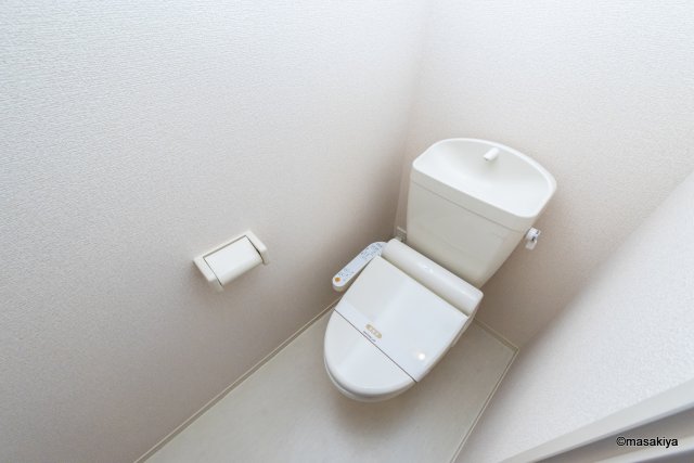 トイレ　トイレ　ウォシュレット付き。