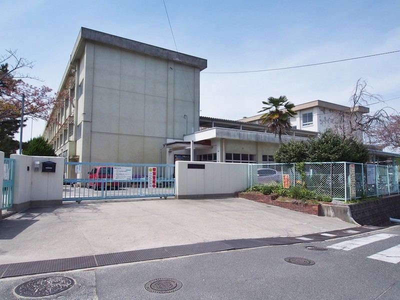 小学校　奈良市立伏見小学校（小学校）まで1167m