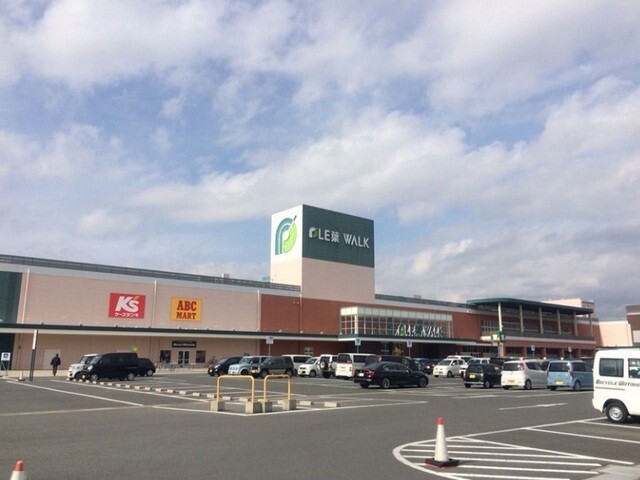 スーパー　アピタ浜北店（スーパー）まで1215m
