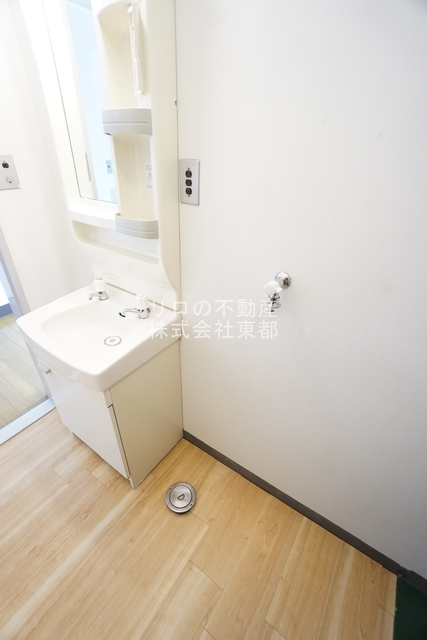 その他　洗濯機置き場は室内にあるので雨に濡れる心配はありません。