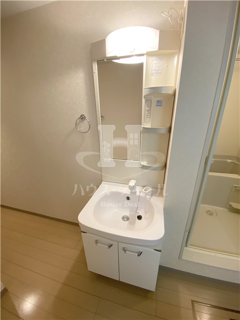 洗面設備　スペースが確保できる洗面所です