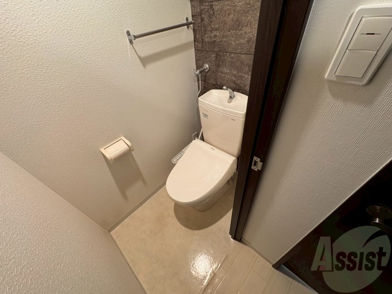 トイレ　こちらはトイレです。清潔感があり、安心して使用できます。