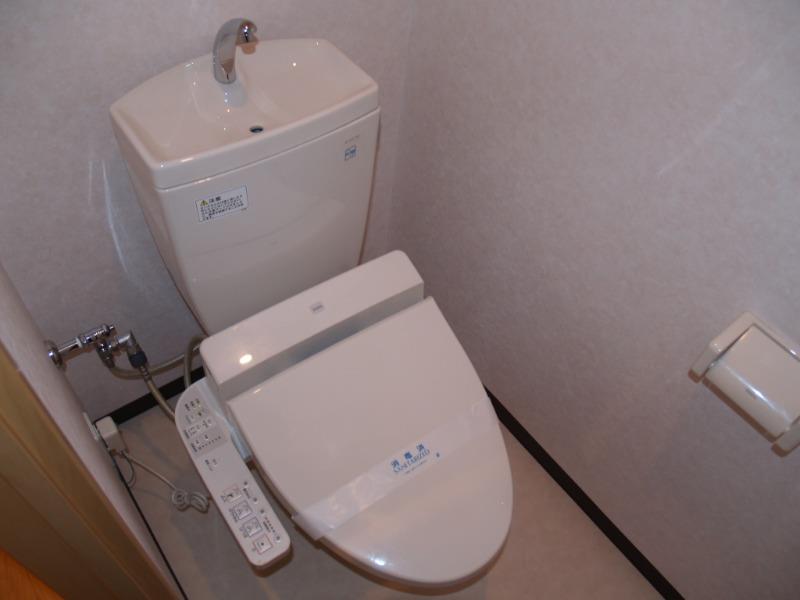 トイレ　温水洗浄便座