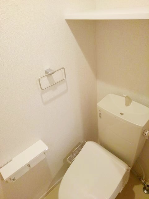 トイレ　温水洗浄便座付き♪