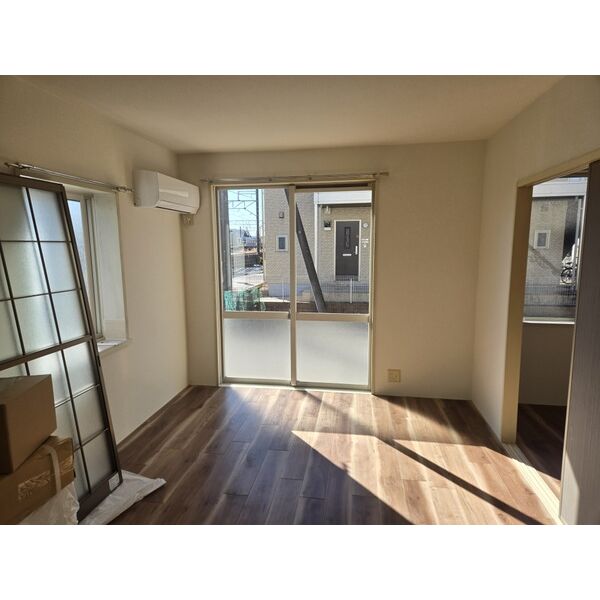 居室・リビング　※別部屋の写真です（現況優先）