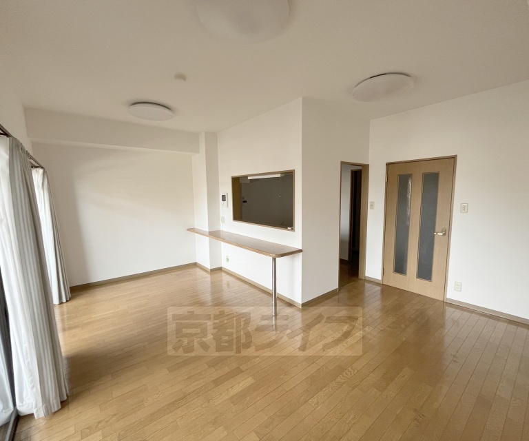 居室・リビング　広く明るいリビング。