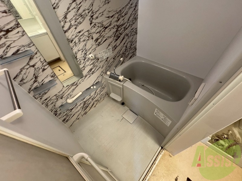 バス・シャワールーム　ユニットバスです。疲れを癒すのに欠かせませんね！