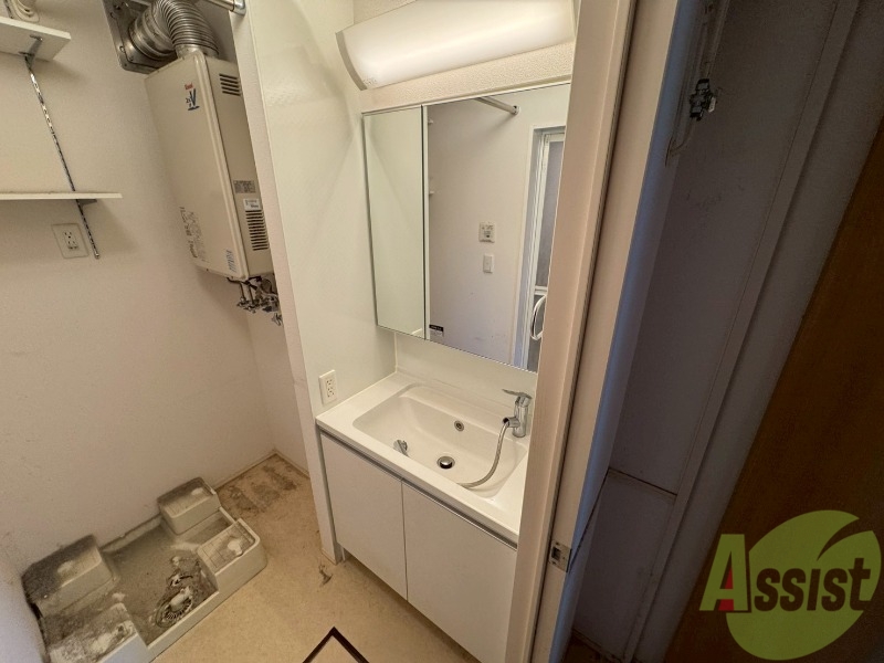 洗面設備　こちらに洗面台があります。朝の洗顔はこちらで。