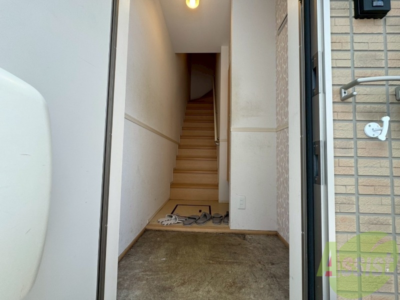 玄関　玄関の様子です。明るい印象ですね。気分もあがりそう。