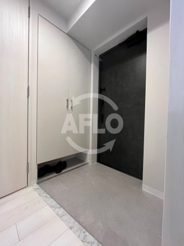 玄関　リヴェント難波ウエスト　玄関