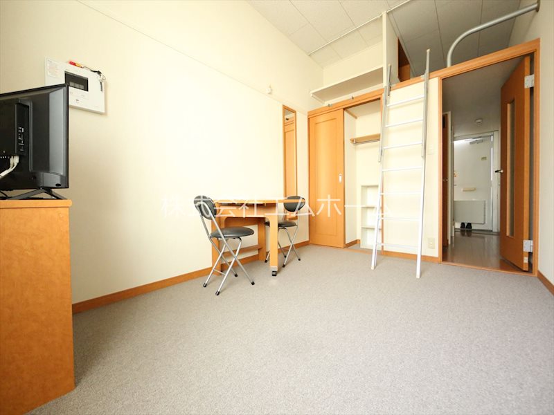 居室・リビング　洋室6.2帖　ロフト付（収納にも寝室にも使えます）