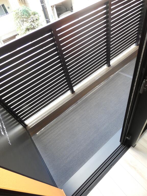 バルコニー　バルコニーからの眺めを楽しみながら食事をしませんか