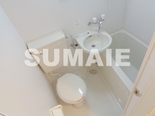 バス・シャワールーム　三点ユニットバスです☆
