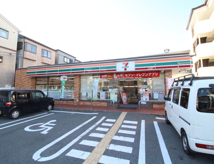 コンビニ　セブンイレブン（コンビニ）まで350m