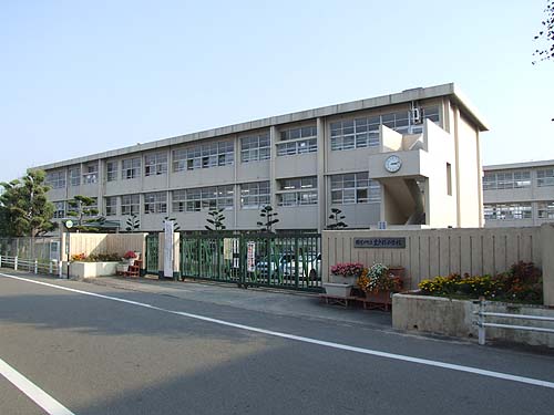 小学校　那珂川市立岩戸北小学校（小学校）まで350m