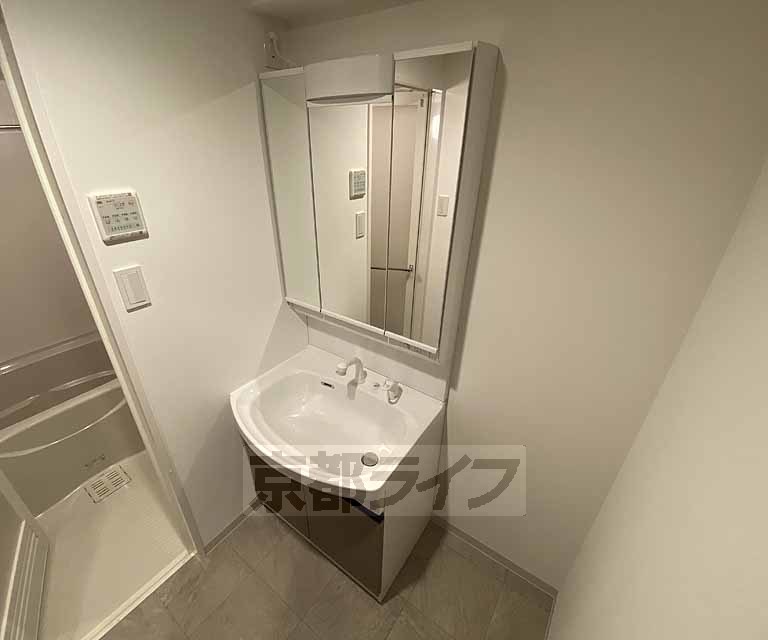 洗面設備　シンプルな洗面所です。