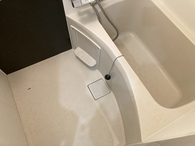 バス・シャワールーム　コンパクトで使いやすいお風呂です