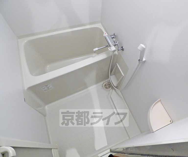 バス・シャワールーム　バスルームです。