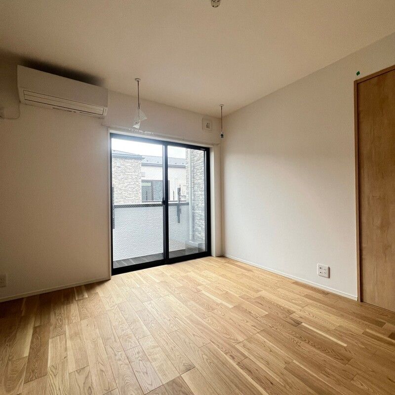 居室・リビング　別部屋参考写真となります