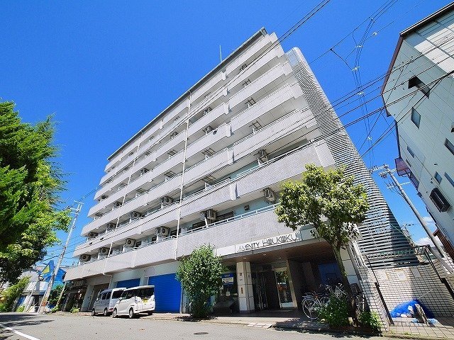 建物外観　落ち着いた雰囲気の外観です