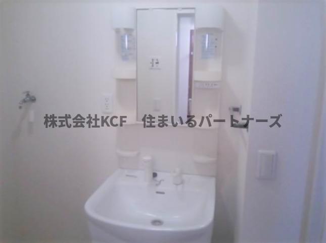 洗面設備　独立洗面化粧台が付いています