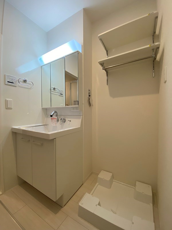 洗面設備　シャワー付き洗面台