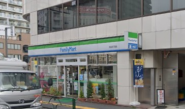 コンビニ　ファミリーマート四谷四丁目店（コンビニ）まで209m