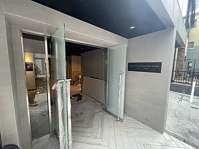 エントランス　【女性のお一人暮らしでも安心のセキュリティ♪】住環境良好！