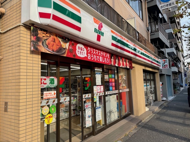 コンビニ　セブンイレブン文京関口１丁目店（コンビニ）まで95m
