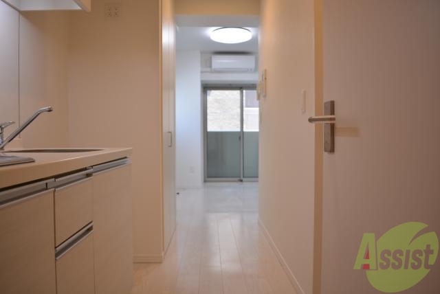 居室・リビング　フローリングの色がいいでしょ。ピカピカしています。