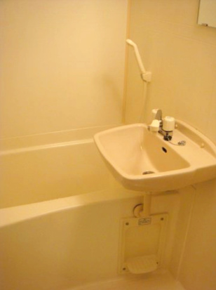 洗面設備　落ち着いた空間のお風呂です