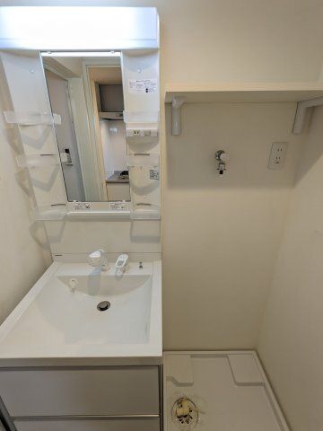 洗面設備　朝の支度にも助かる、独立の洗髪洗面化粧台