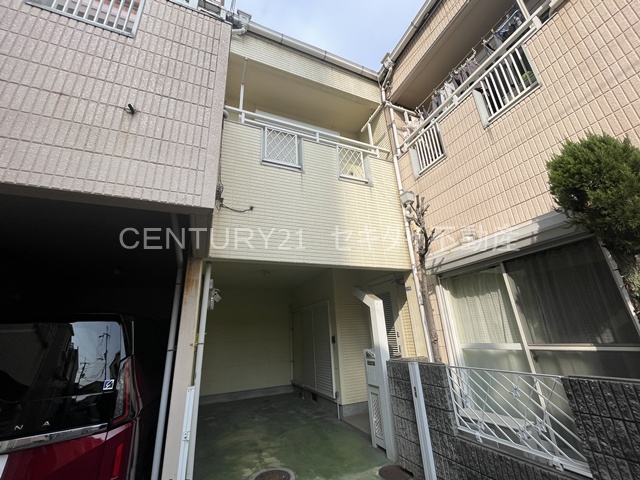 建物外観　ガレージ付貸家