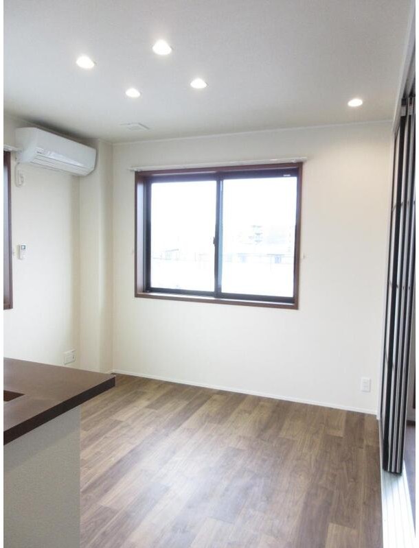 居室・リビング　開放感のあるゆったりとしたお部屋です♪