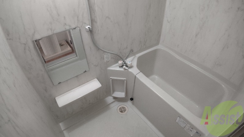 バス・シャワールーム　浴槽になります。暖かいお湯で体を癒せますね。