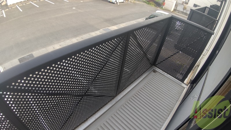 バルコニー　バルコニーになります。洗濯物が干せますね。