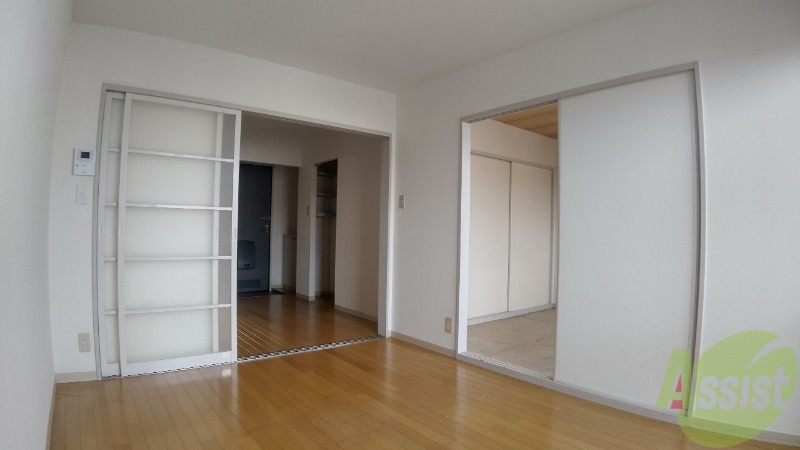 居室・リビング　綺麗な洋室のリビングで、とても清潔感がありますね