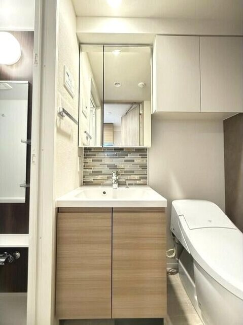 洗面設備　人気な独立洗面台です