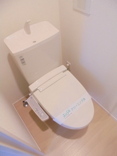 トイレ　温水洗浄便座付のトイレ