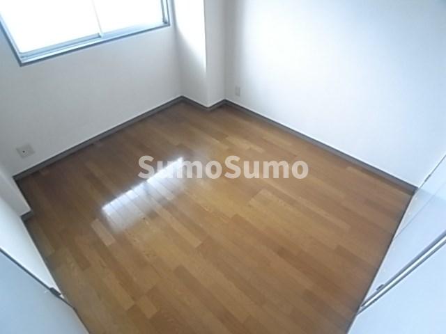 その他部屋・スペース　開放的な寝室です