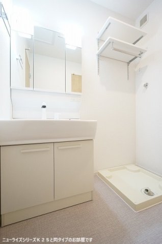 洗面設備　ゆったりとスペースのある洗面所