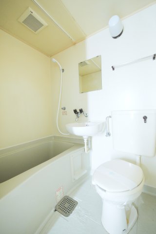 バス・シャワールーム　※写真は別の部屋のものです。