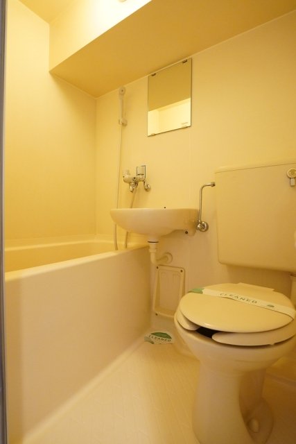 バス・シャワールーム　落ち着いた空間のお風呂です