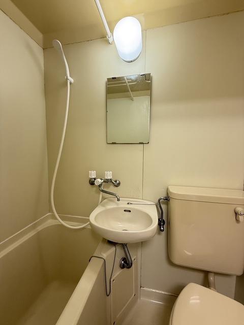 洗面設備　別部屋参考写真です。